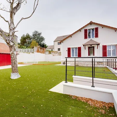 Capsule Fun Cinema Foot Poker Console Jeux De Jardin Villa Mareil-Marly